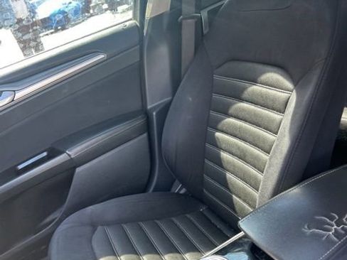 Used 2014 Ford Fusion SE FWD image 31