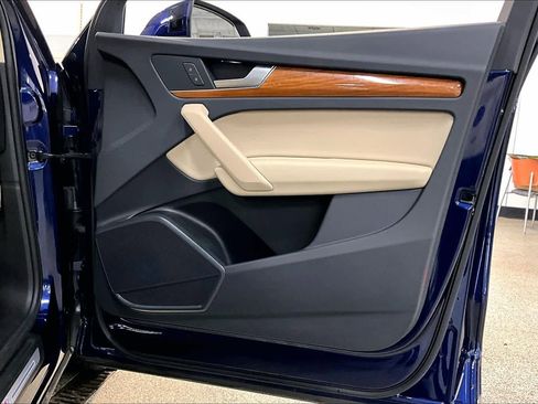 Used 2023 Audi Q5 2.0T Premium w/ Convenience Package image 22