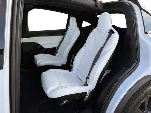 Used 2023 Tesla Model X Plaid image 13