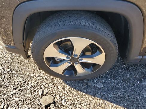 Used 2017 Jeep Compass Latitude w/ Popular Equipment Group image 6