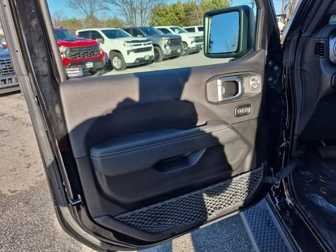 Used 2023 Jeep Wrangler Unlimited Sahara AWD/4WD image 11
