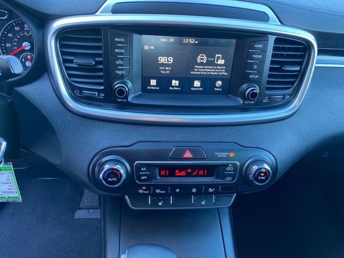 Used 2020 Kia Sorento LX w/ LX I4 Convenience Package image 11