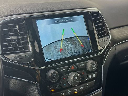 Used 2020 Jeep Grand Cherokee Limited AWD/4WD image 15