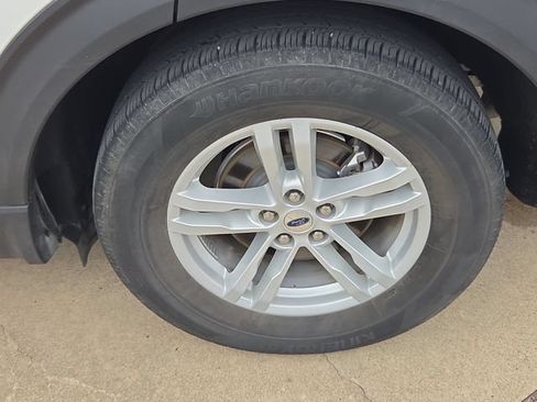 Used 2024 Ford Explorer XLT RWD image 17