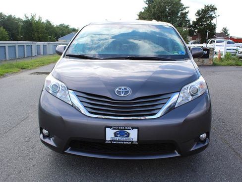 Used 2014 Toyota Sienna XLE AWD/4WD image 2