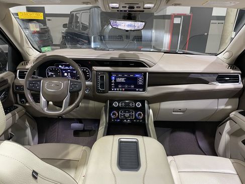 Used 2021 GMC Yukon Denali w/ Denali Ultimate Package RWD image 2