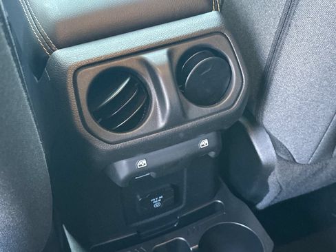 Used 2025 Jeep Wrangler Unlimited Sahara AWD/4WD image 35