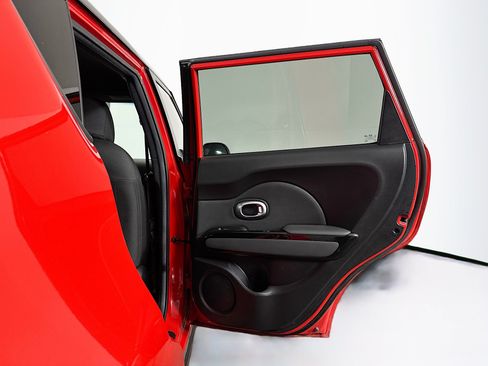 Used 2019 Kia Soul + FWD image 29