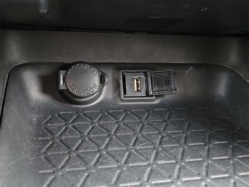 Used 2021 Toyota RAV4 LE image 22