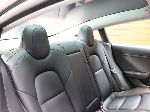 Used 2022 Tesla Model 3 Standard Range image 67