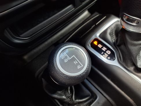 Certified 2020 Jeep Wrangler Sport AWD/4WD image 10