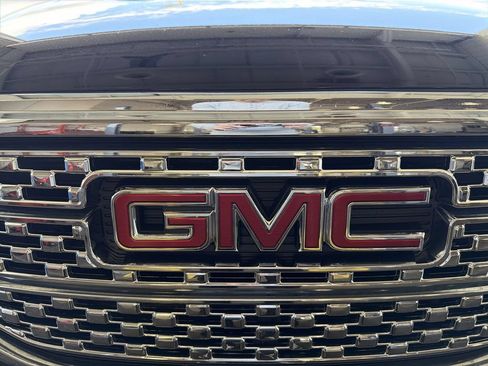Certified 2018 GMC Acadia Denali AWD/4WD image 32