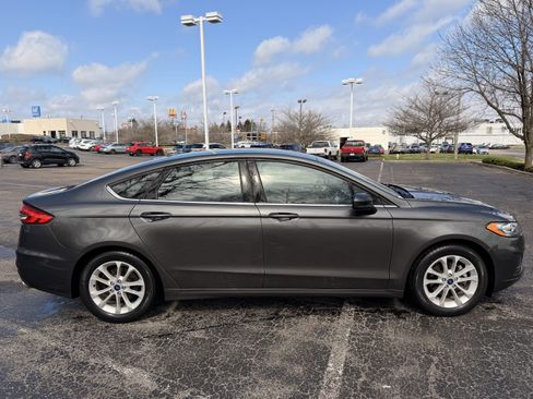 Used 2020 Ford Fusion SE image 2