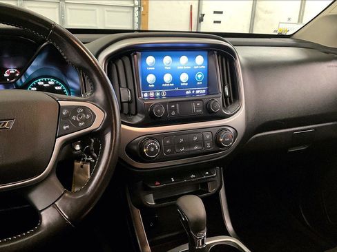 Used 2022 Chevrolet Colorado LT w/ LT Convenience Package image 6