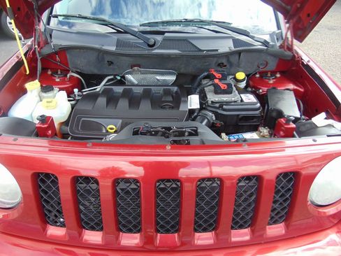 Used 2014 Jeep Patriot Latitude image 31