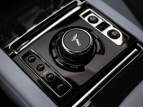 Certified 2025 Rolls-Royce Cullinan Black Badge AWD/4WD image 50