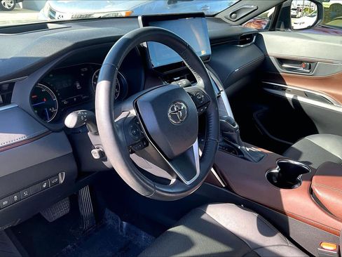 Used 2021 Toyota Venza Limited image 17