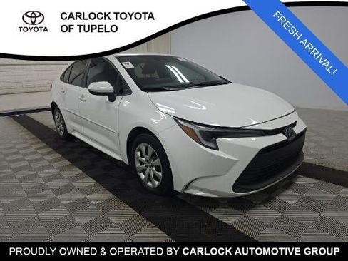Used 2025 Toyota Corolla LE FWD image 3