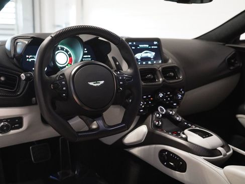 Used 2022 Aston Martin V8 Vantage Coupe RWD image 13