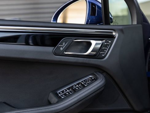 Certified 2026 Porsche Macan AWD/4WD image 23