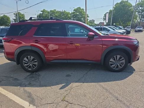 Used 2024 Nissan Pathfinder SV w/ Lighting Package (N92) AWD/4WD image 3