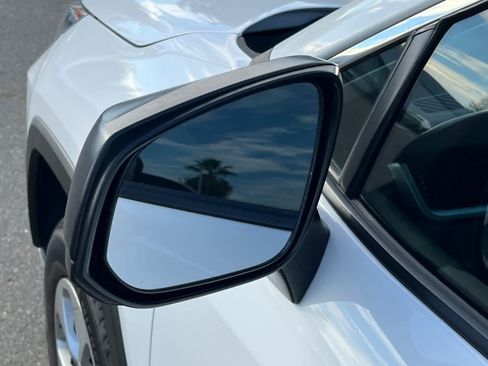 Used 2022 Toyota RAV4 LE AWD/4WD image 11