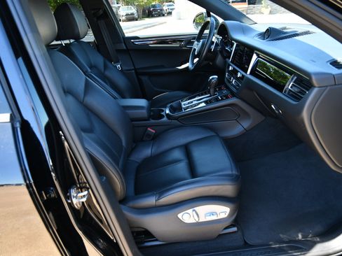 Used 2024 Porsche Macan image 26