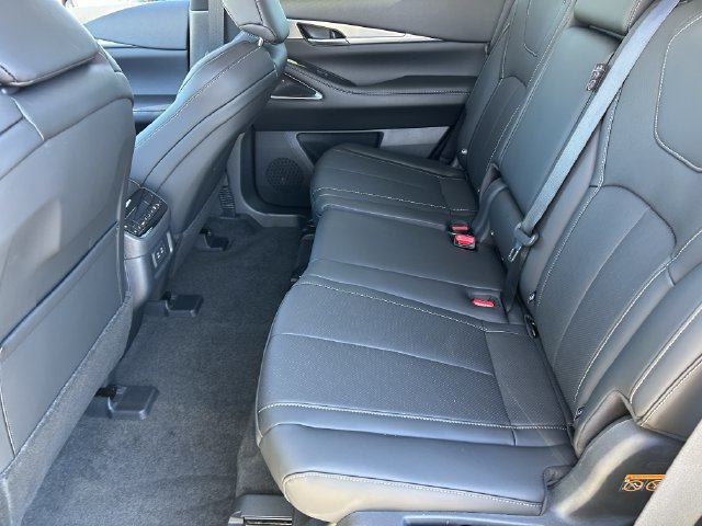 New 2027 INFINITI QX60 Luxe FWD image 18