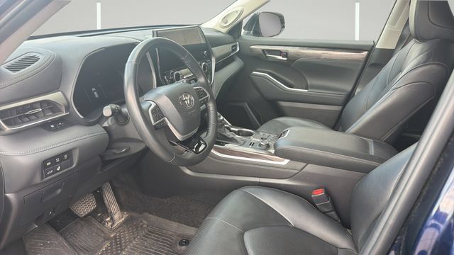 Used 2024 Toyota Highlander Limited AWD/4WD image 9