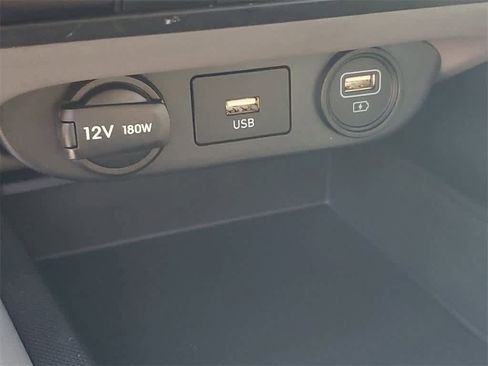 Used 2023 Hyundai Elantra SE image 28