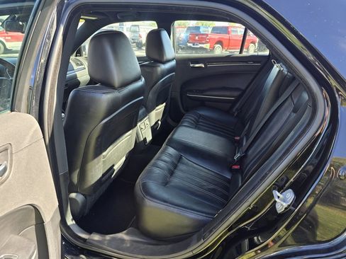 Used 2019 Chrysler 300 S image 9