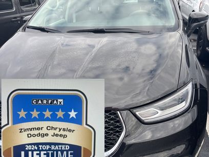 Used 2023 Chrysler Pacifica Touring-L