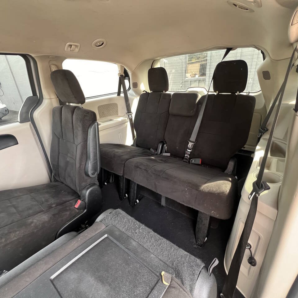 Used 2013 Dodge Grand Caravan SXT FWD image 20