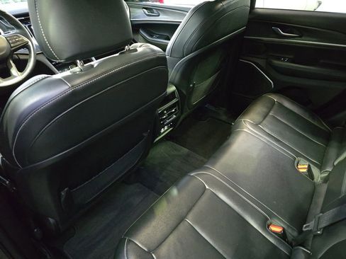 Used 2022 Jeep Grand Cherokee Limited image 14