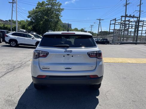 Used 2024 Jeep Compass Latitude AWD/4WD image 4