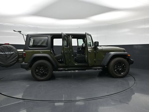 Used 2021 Jeep Wrangler Unlimited Sport AWD/4WD image 4