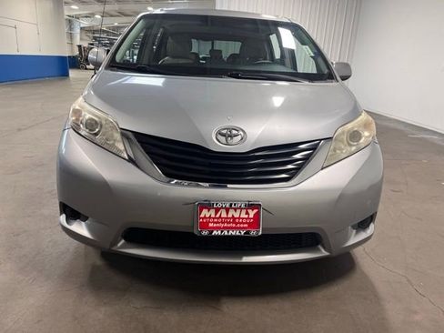 Used 2014 Toyota Sienna LE image 8