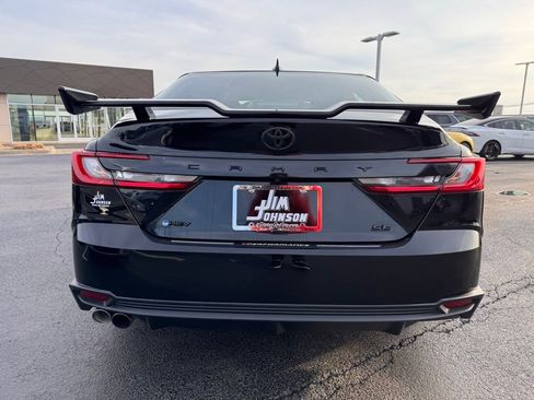 Used 2025 Toyota Camry SE image 4