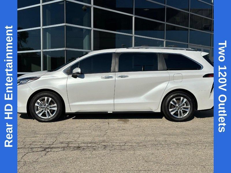 Used 2026 Toyota Sienna Limited FWD image 7