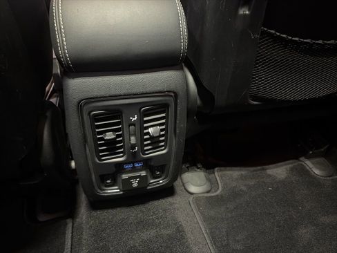 Used 2014 Jeep Grand Cherokee Overland AWD/4WD image 12