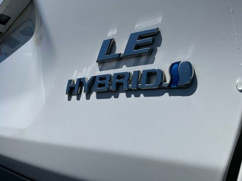 Used 2022 Toyota RAV4 LE AWD/4WD image 26