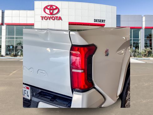 Used 2025 Toyota Tacoma SR5 AWD/4WD image 7