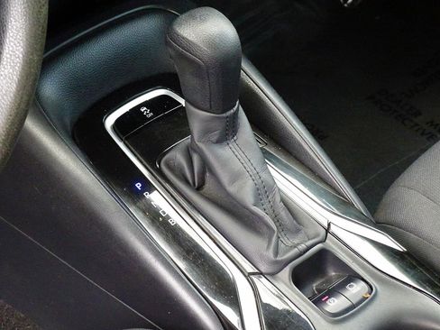 Used 2021 Toyota Corolla LE FWD image 24