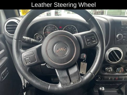 Used 2015 Jeep Wrangler Unlimited Rubicon AWD/4WD image 13