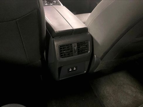 Certified 2024 Nissan Rogue SV image 27