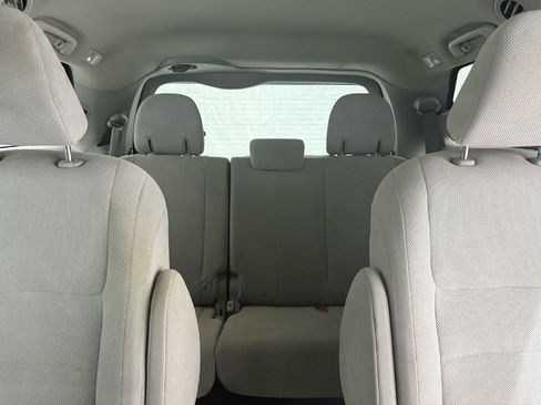 Used 2020 Toyota Sienna L image 17