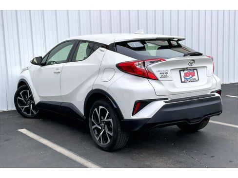 Used 2019 Toyota C-HR XLE image 8