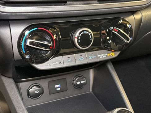 Used 2022 Hyundai Kona SE image 28