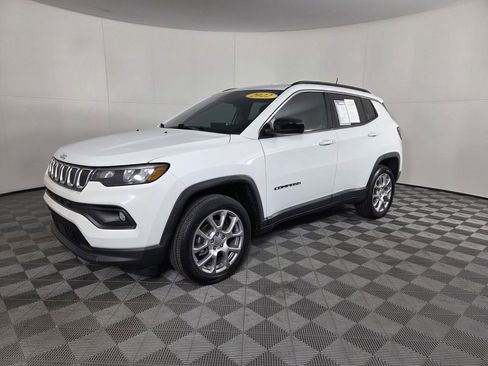 Certified 2022 Jeep Compass Latitude image 10