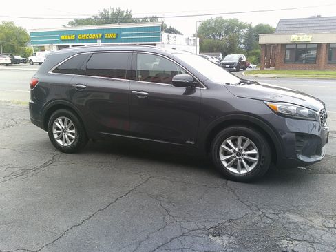 Used 2019 Kia Sorento AWD w/ LX Convenience Package image 5